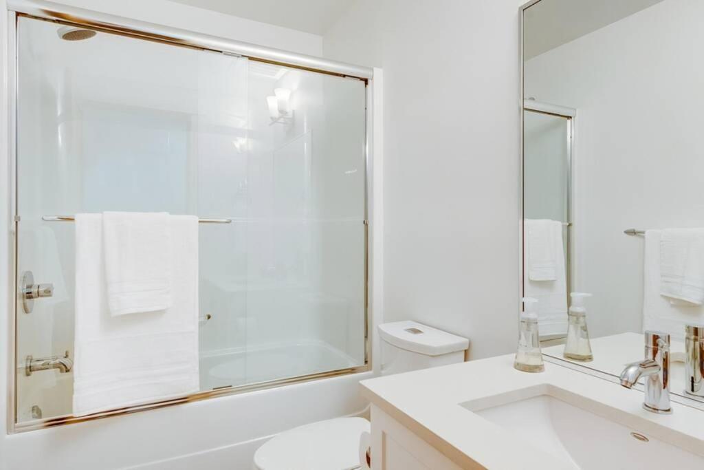 Cedar Hill Sunlit Stay - Bright Spacious & Modern Victoria Eksteriør bilde