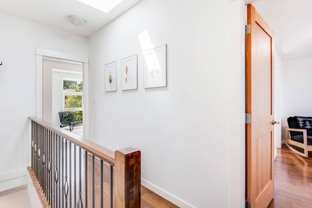 Cedar Hill Sunlit Stay - Bright Spacious & Modern Victoria Eksteriør bilde