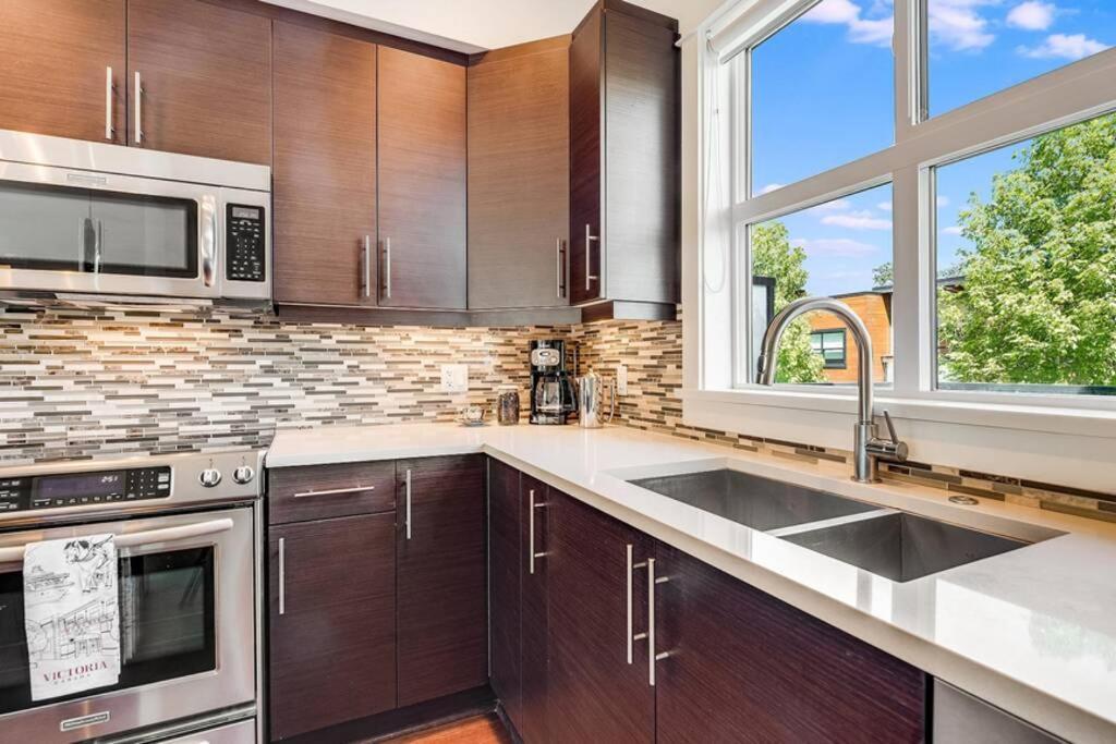 Cedar Hill Sunlit Stay - Bright Spacious & Modern Victoria Eksteriør bilde