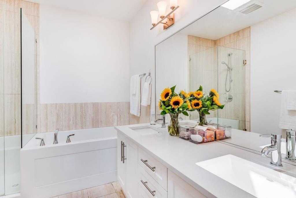 Cedar Hill Sunlit Stay - Bright Spacious & Modern Victoria Eksteriør bilde