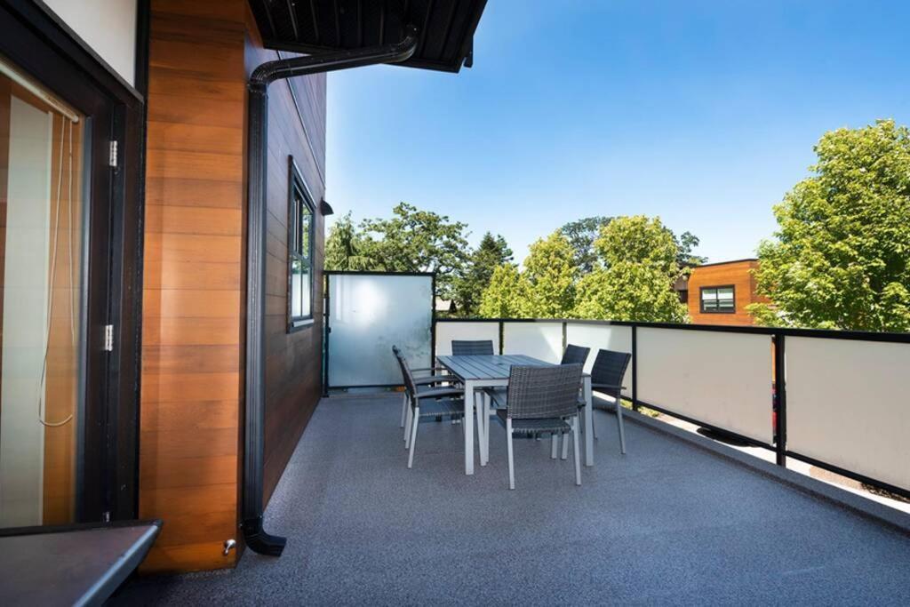 Cedar Hill Sunlit Stay - Bright Spacious & Modern Victoria Eksteriør bilde
